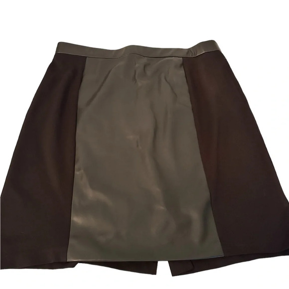 NWT Women’s Plus Size Pull On Faux Leather Front Panel Skirt - Picture 2 of 6